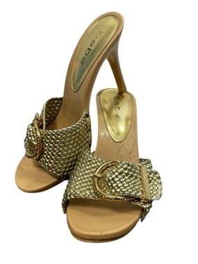 Bebe Gold Woven Sandals 7 Buckle Heels Slide Mule Summer Glam Y2K Boho Metallic